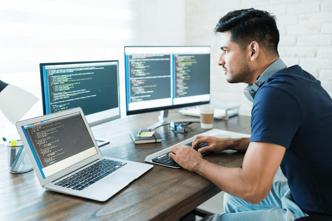 IT Outsourcing vs In-House Software Developer